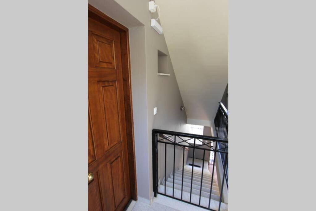 Cozy Apartment In The Heart Of The Town 阿尔戈斯托利翁 外观 照片