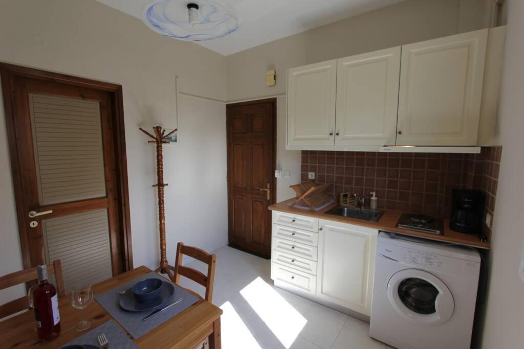 Cozy Apartment In The Heart Of The Town 阿尔戈斯托利翁 外观 照片